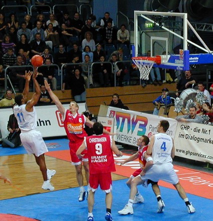 Fred Williams mit einem "Fade-away-Jump-Shot"