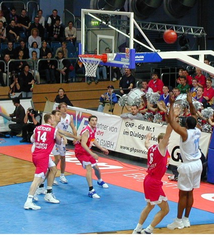 Erfolgreicher Wurf von Fred Williams