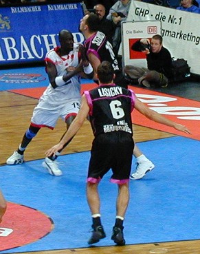 Kampf unter dem Korb