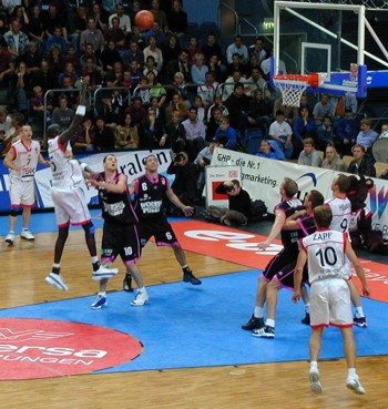 Sieht zwar schn aus, doch dieser Wurf von Ndong ging daneben